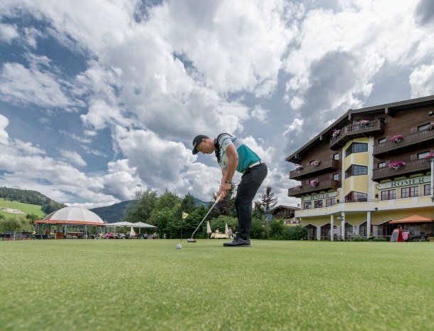 hotel-zum-jungen-romer-radstadt-golfer.jpg