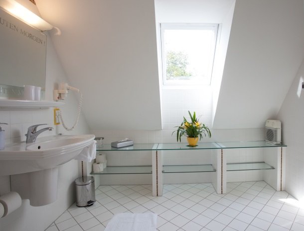 weingut-rebenhof-wijngebied-steiermark-badkamer.jpg