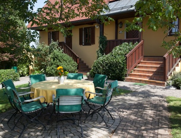 weingut-rebenhof-wijngebied-tuin.jpg
