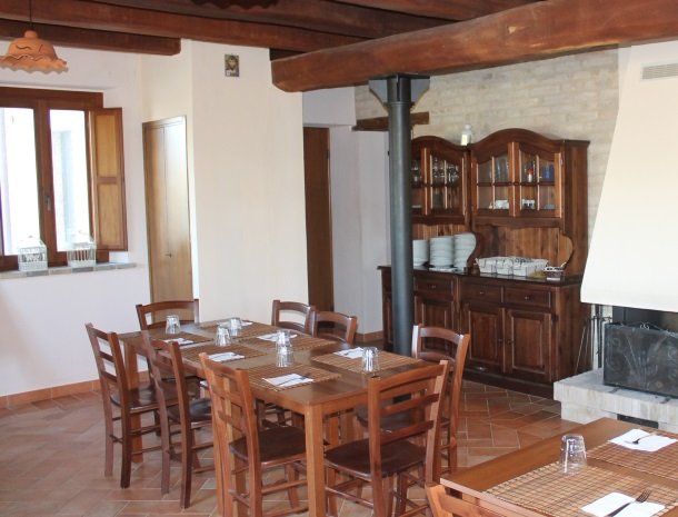 casale-don-dome-marche-restaurant.jpg