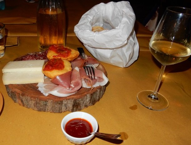 casale-don-dome-marche-antipasti.jpg
