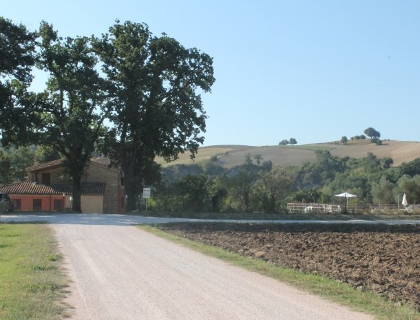 casale-don-dome-marche-overzicht.jpg