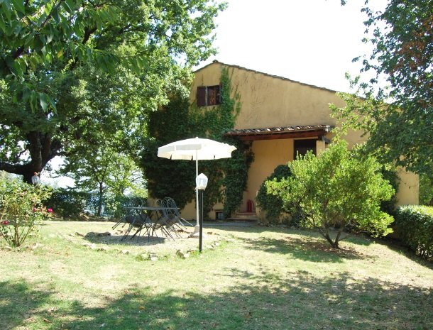 agriturismo-il-giardino-toscane-terras-appartement.jpg