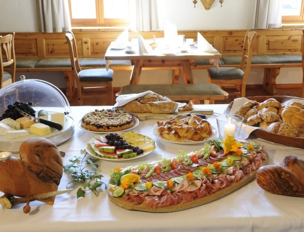 landgut-moserhof-penk-ontbijtbuffet.jpg