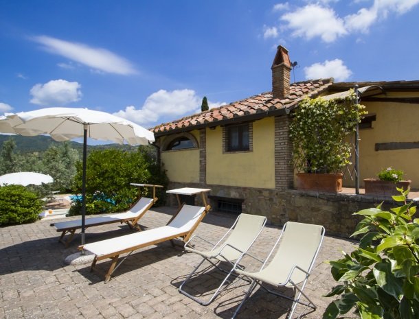 agriturismo santo stefano-castiglion-fiorentino-terrasligbed.jpg