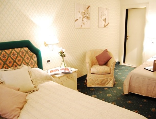 hotel la locanda-slaapkamer-3pers.jpg