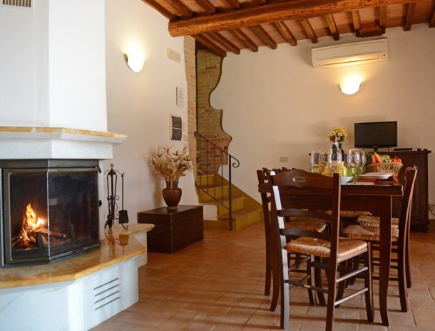 agriturismo-bonello-pienza-appartement-openhaard.jpg