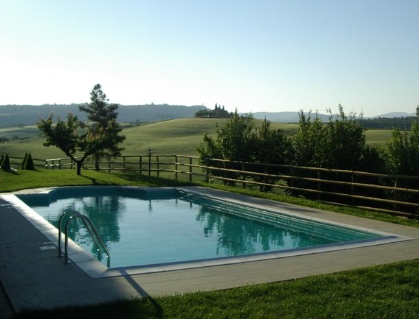 agriturismo-bonello-pienza-zwembad.jpg