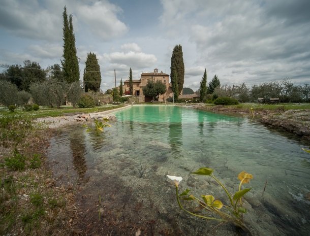 podere-san-lorenzo-volterra-zwembad-overzicht.jpg