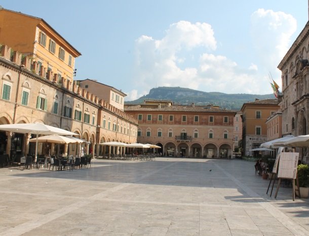palazzo dei marcanti-dorpsplein.jpg
