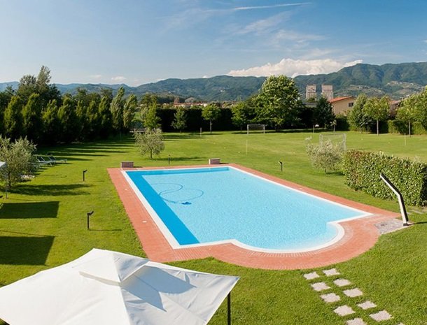 agriturismo casolare lucchese-zwembad.jpg