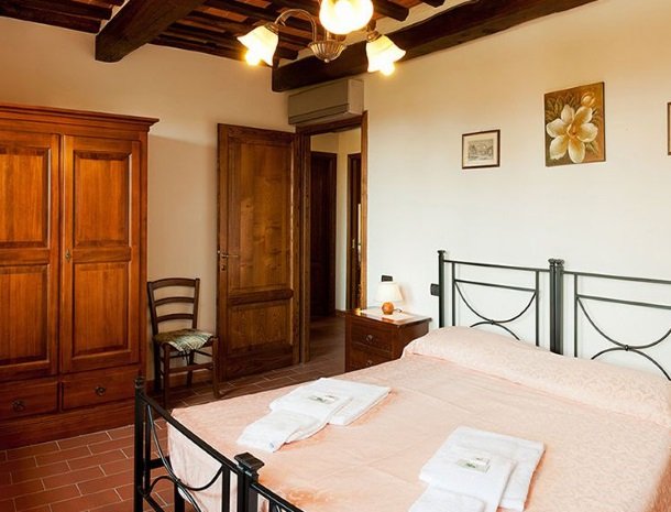 agriturismo casolare lucchese-slaapkamer.jpg