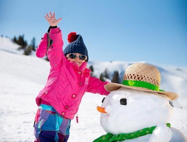 hotel bergzeit-grossarl-kind-sneeuwpop.jpg