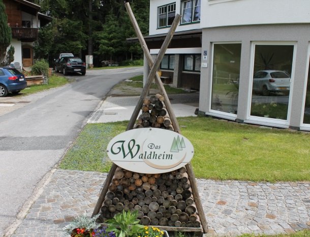 hotel das waldheim-ingang.jpg