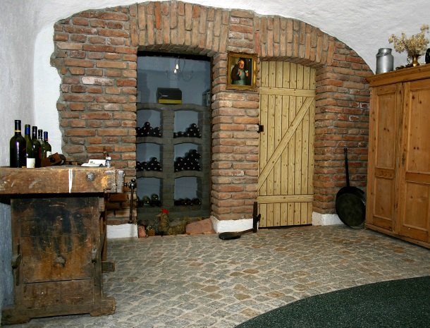 hotel das waldheim-wijnkelder.jpg