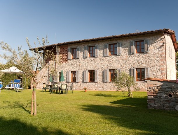 agriturismo casolare lucchese-tuinzitje.jpg