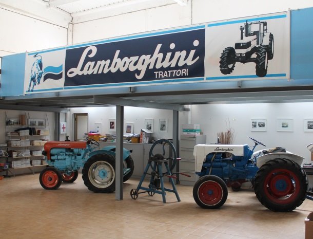 tenuta lamborghini-tractor.jpg