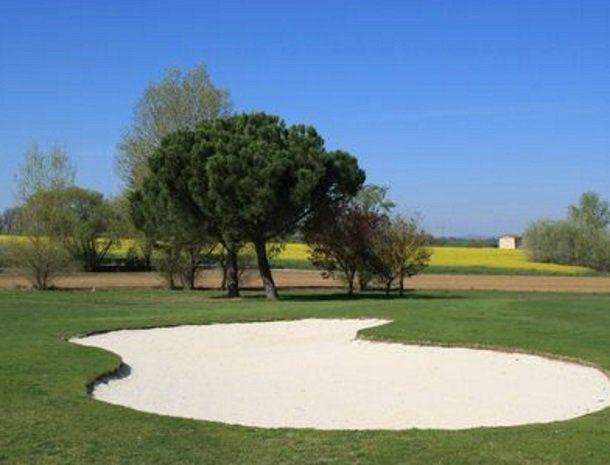 tenuta lamborghini-golfbaan.jpg