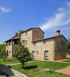 la-casa-colonica-tuoro-sul-trasimeno-italie.jpg