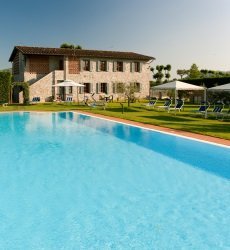 agriturismo-casolare lucchese-itali&euml;.jpg