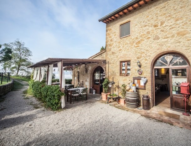 villa-otium-volterra-terras.jpg