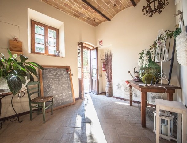 villa-otium-volterra-gang-deur.jpg