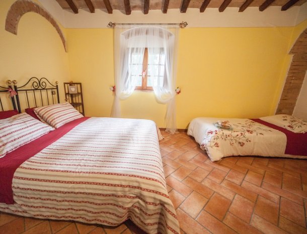 villa-otium-volterra-driepersoonskamer.jpg