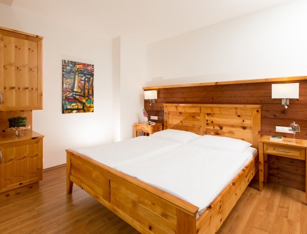 zirbenland-steiermark-appartemente-slaapkamer.jpg