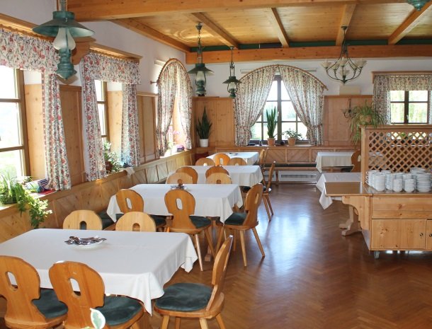 ponyhof-ratten-restaurant.jpg