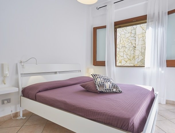 casedicalamazzo-scopello-appartementen-slaapkamer-bed.jpg