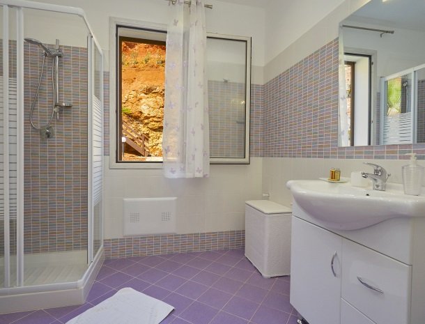 villa-poiana-castellammare-badkamer.jpg