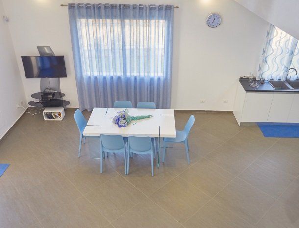 villa-poiana-castellammare-woonkamer.jpg