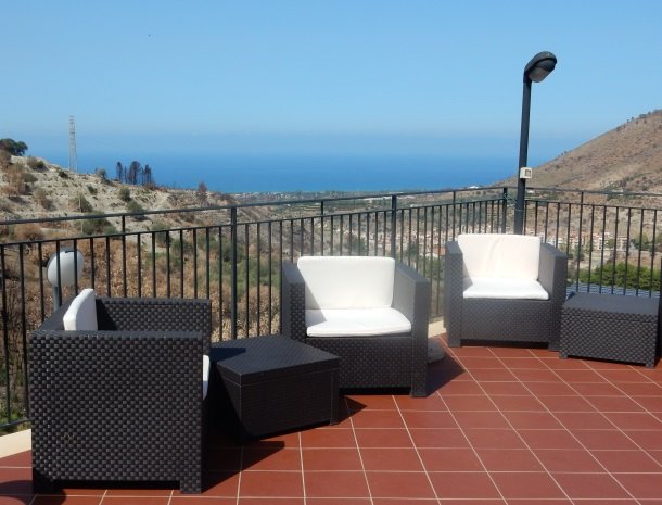 agriturismo-parco-nonna-betty-loungeset-zee.jpg