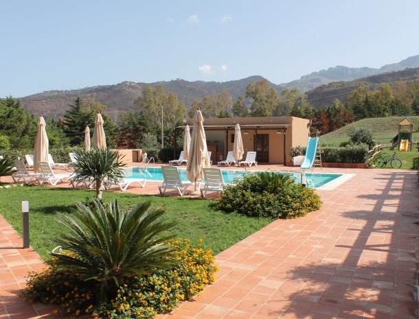 agriturismo-parco-nonna-betty-zwembad-overzicht.jpg