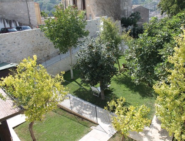 giardino-sul-duomo-ragusa-tuin-overzicht.jpg