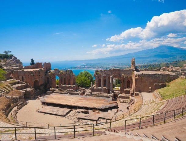 taormina grieks theater sicilie.jpg