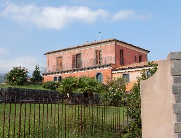 tenuta scilio linguaglossa etna.jpg