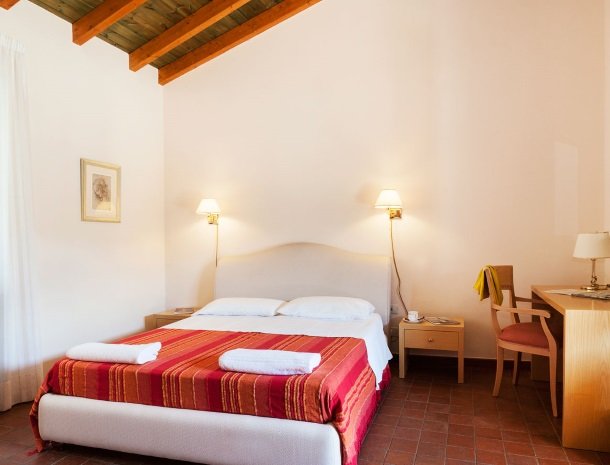 tenuta scilio linguaglossa slaapkamer.jpg