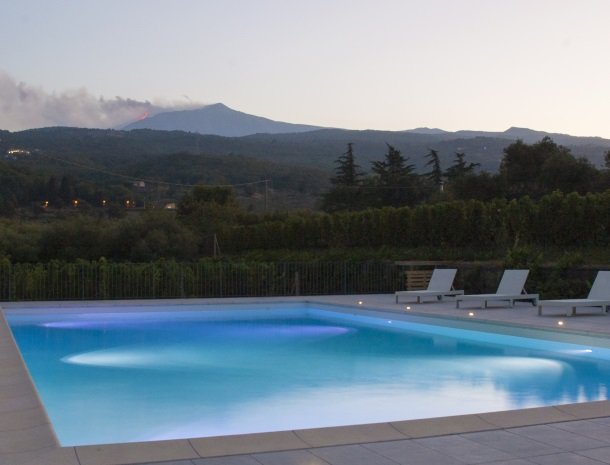 tenuta scilio linguaglossa etna zwembad.jpg