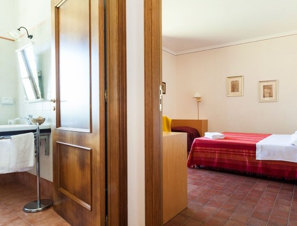 tenuta scilio linguaglossa bad en slaapkamer.jpg