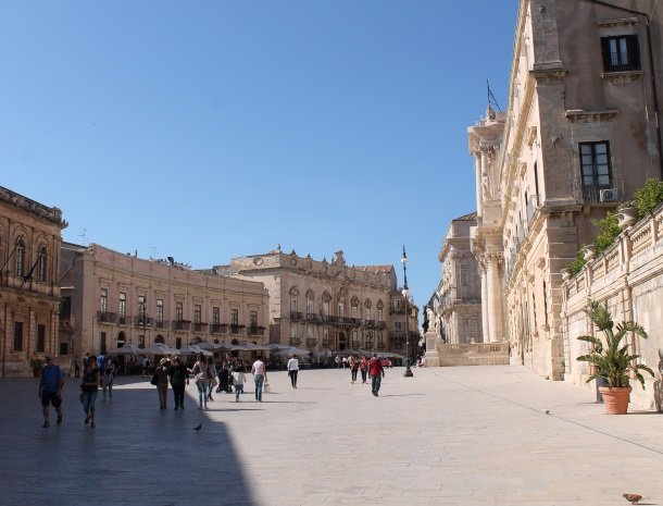 siracusa piazza duomo.jpg