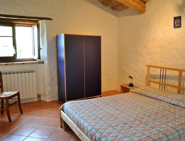 agriturismo alla vecchia quercia-pergola-appartement-bed.jpg