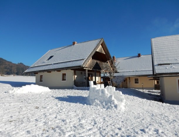 stodertraum grobming huis in sneeuw.jpg