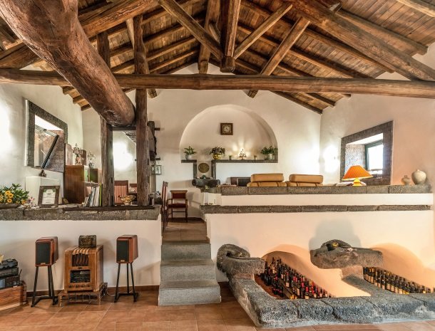 casale poggio del tiglio sicilie lobby.jpg