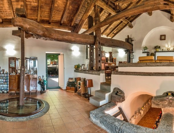 casale poggio del tiglio sicilie lounge.jpg