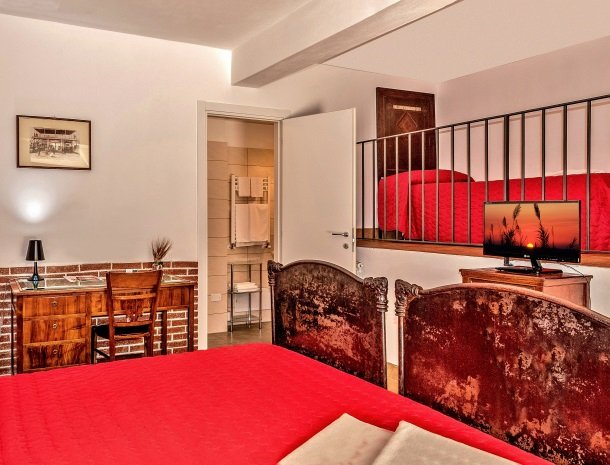 casale poggio del tiglio sicilie kamer le botti.jpg