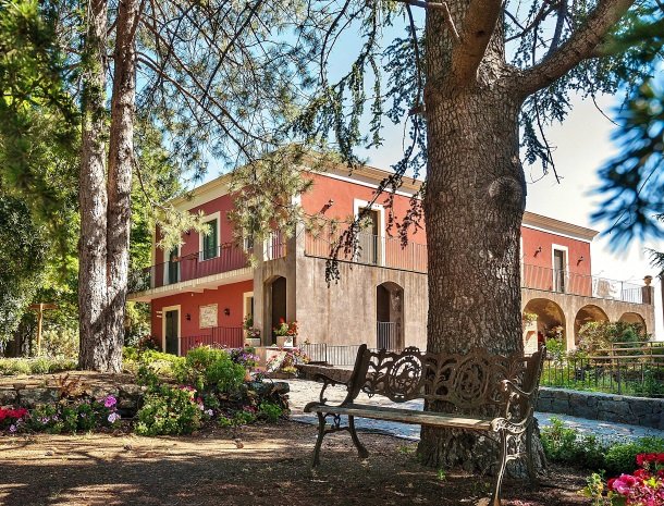 casale poggio del tiglio sicilie bij de etna.jpg