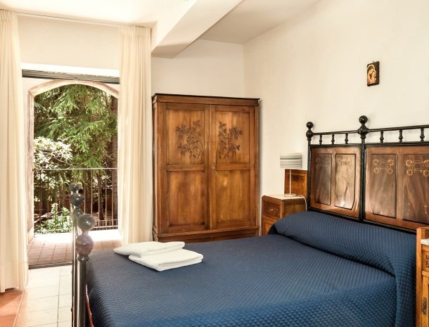 casale poggio del tiglio sicilie kamer lapilli deur.jpg