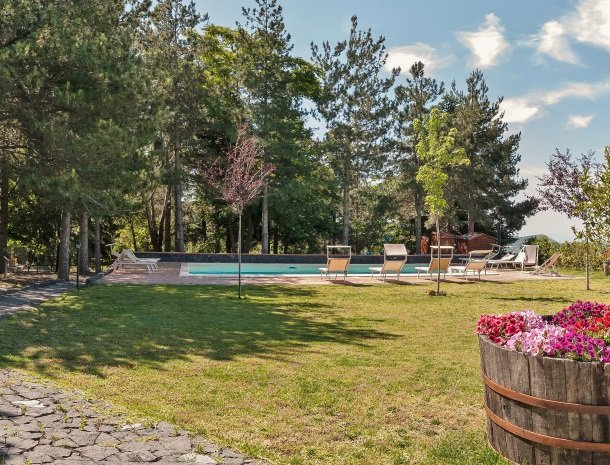 casale poggio del tiglio sicilie zwembad park.jpg