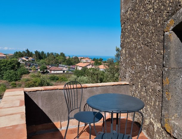 casale poggio del tiglio sicilie terrasje uitzicht.jpg